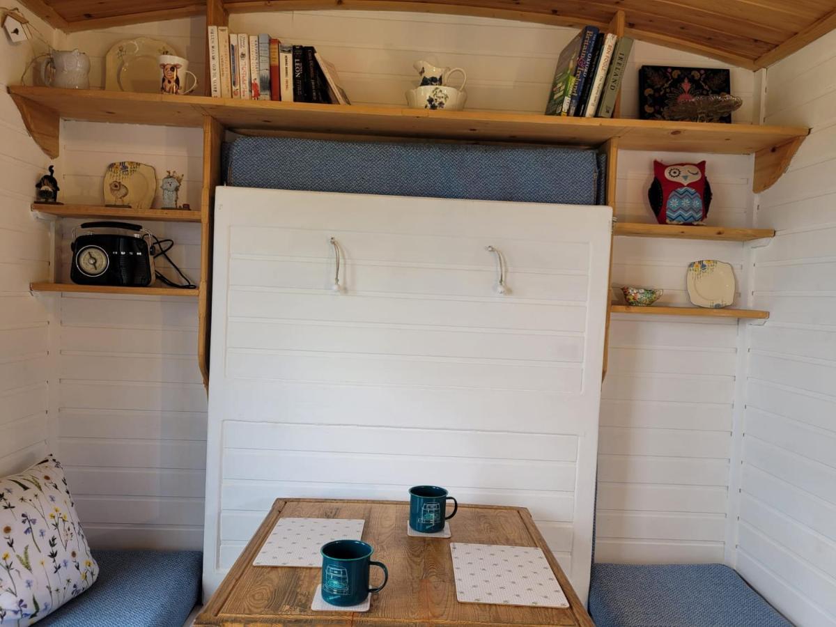 The Shepherds Hut At Forestview Farm Greenisland المظهر الخارجي الصورة